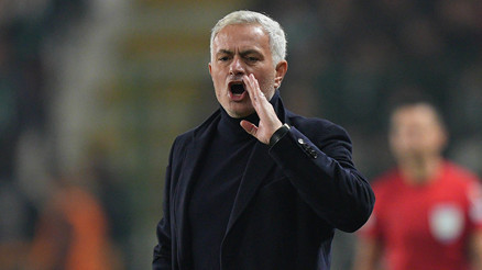 Fenerbahçede iki oyuncunun sözleşmeleri donduruldu Yabancı kontenjanı çözüldü