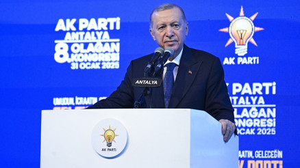 Cumhurbaşkanı Erdoğan: Özel, oturduğu koltuğun hakkını hala veremedi