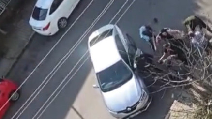 Kendisini bıçaklayan eski eşini linç edilmekten kurtardı O benim çocuklarımın babası