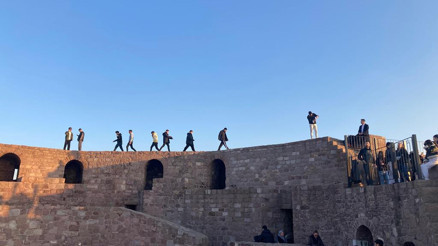 Gençler nereye... Ne uyarı ne korkuluk durdurmuyor