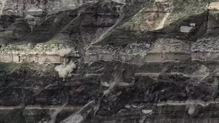 Egede Santorini Adası’ndaki depremler toprak kaymalarını tetikledi Bölge sakinleri adayı terk ediyor