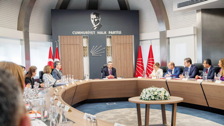 Adaylık yarışına 25 imza şartı