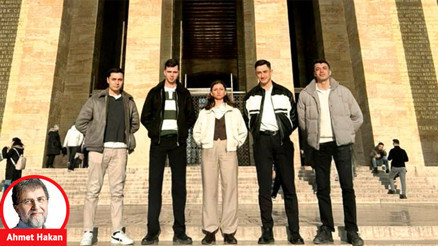 Teğmenlerin Anıtkabir pozu üzerine