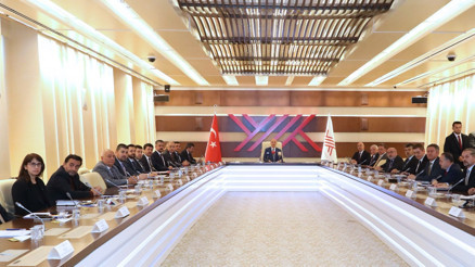 YÖK Başkanı Özvar sanayicilere seslendi: “Elinizi taşın altına koyun” YÖK Başkanı Özvar sanayicilere seslendi: “Elinizi taşın altına koyun”