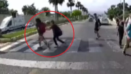 Yaya geçidinde 11 yaşındaki Elif’in hayatını kaybettiği arkadaşının ağır yaralandığı kaza kamerada