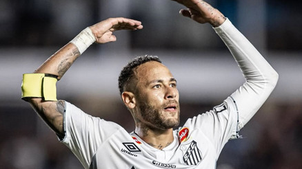 Neymar, Santos formasıyla sahalara geri döndü