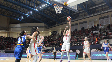 A Milli Kadın Basketbol Takımı, İzlanda’yı devirdi 5’te 5 yaptı