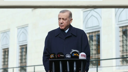 Cumhurbaşkanı Erdoğan, cuma namazını Hz. Ali Camisinde kıldı