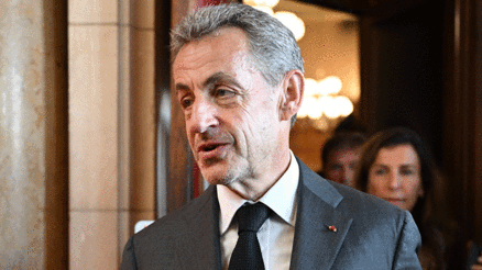 Sarkozy’ye elektronik kelepçe takıldı