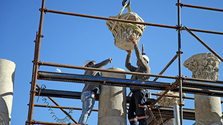 Gladyatörler kenti sütunları ayağa kaldırıldı