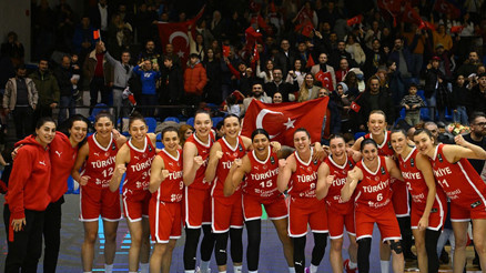 A Milli Kadın Basketbol Takımı, Romanya’yı mağlup etti Grubu namağlup tamamladı
