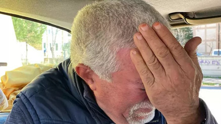 Sosyal medyadan tanışıp evlendi, 4 aydır arabasının içinde yaşıyor Sosyal medyadan tanışıp evlendi, 4 aydır arabasının içinde yaşıyor