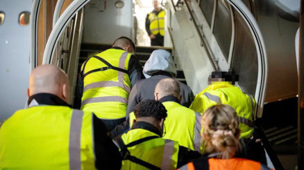 İngiltere’den en sert göçmen hamlesi: 19 bin sınır dışı