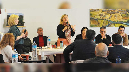 Sarıcan Derneğinde seçim paneli: Çifte vatandaşlık ve gençler için yeni adımlar