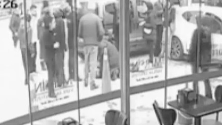 Büyükçekmece’de tokat atıp ölümüne neden olduğu kişiye kalp masajı yaptı: O anlar kamerada Büyükçekmece’de tokat atıp ölümüne neden olduğu kişiye kalp masajı yaptı: O anlar kamerada