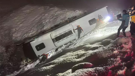 Bingölde yolcu otobüsü şarampole devrildi: 5 ölü 38 yaralı