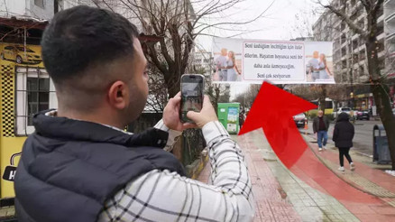 Sevgililer Gününde şaşkına çeviren pankart: Tartıştığı eşine böyle seslendi