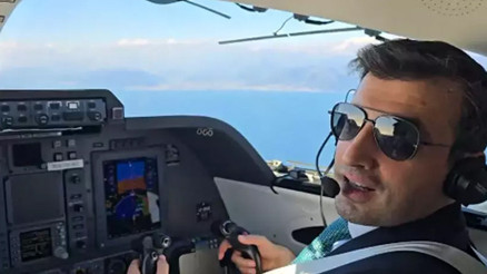 Selçuk Bayraktar Piaggio Aerospacein P180 uçağını kullandı