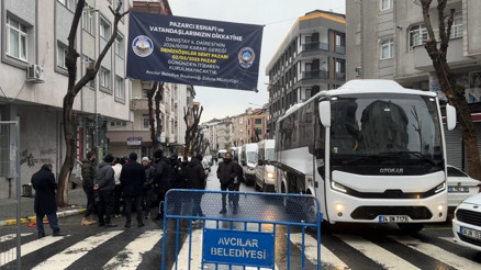 İstanbul Avcılarda kapatılan semt pazarının esnafına yürüyüş izni verilmedi İstanbul Avcılarda kapatılan semt pazarının esnafına yürüyüş izni verilmedi