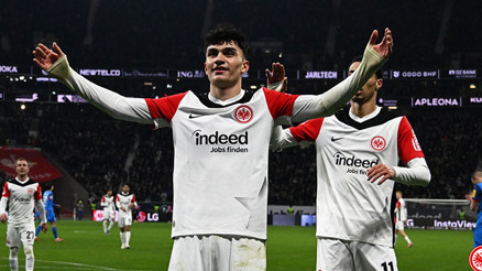 Can uzun attı, Frankfurt kazandı