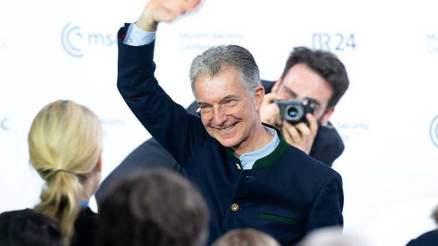 Görevi gözyaşlarıyla devretti