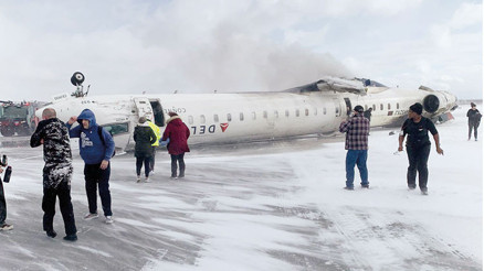 Acil inişte pistte takla attı