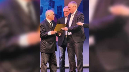 Sivaslı eski boksöre Amberg Belediyesi’nden şeref belgesi Sivaslı eski boksöre Amberg Belediyesi’nden şeref belgesi