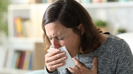 Öksürük uzun süre neden geçmiyor Uzman isim açıkladı... Boş yere antibiyotik kullanmayın