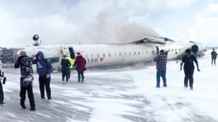 Ters dönen uçaktaki yolcular kazayı anlattı: Yarasa gibi baş aşağı kaldık Ters dönen uçaktaki yolcular kazayı anlattı: Yarasa gibi baş aşağı kaldık