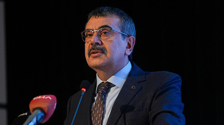 Milli Eğitim Bakanı Yusuf Tekinden Özgür Özele tepki