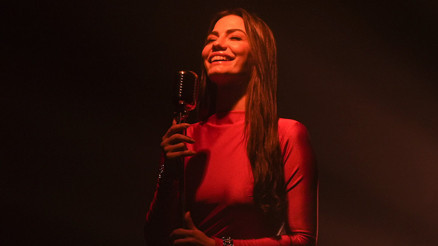 Demet Özdemir Eşref Rüya için bir albüm kadar şarkı okudu