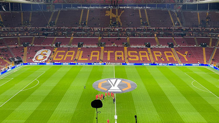 İstanbuldaki yoğun kar yağışı sonrası endişelere neden olmuştu... İşte Galatasaray RAMS Park Stadının zemininde son durum
