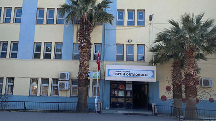Öğretmeni dersten çıkarıp darbeden magandalar tutuklandı... Eğitim sendikalarından saldırıya kınama