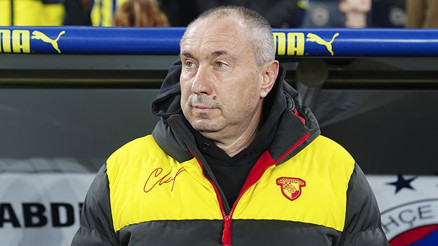 Göztepe, Teknik Direktör Stanimir Stoilovun sözleşmesini uzattı
