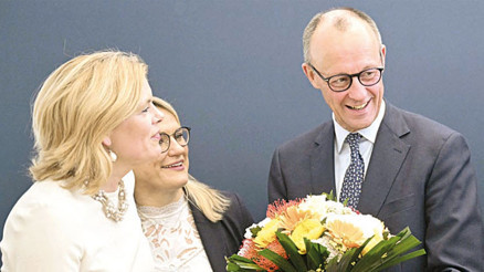 Merz sahneye hızlı girdi Merz sahneye hızlı girdi