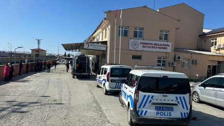 Diyarbakırda dehşet Annesini öldürdü, babasını ağır yaraladı