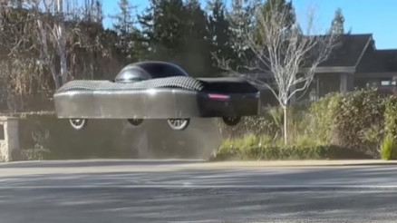 Uçan otomobil hayali gerçek oldu İlk testi başarıyla geçti