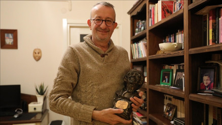 NAŞİT ÖZCAN KİMDİR, KAÇ YAŞINDA, NERELİ Ünlü oyuncu Naşit Özcanın sağlık durumu nasıl, hastalığı ne İşte tiyatro sanatçısı Naşit Özcanın hayatı ve biyografisi