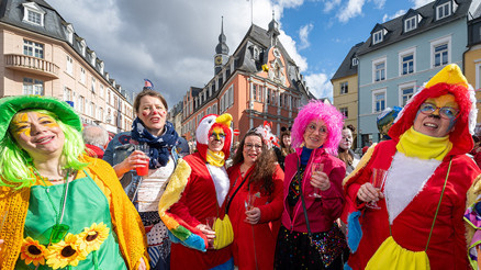 Kadınlar belediye binasını bastı