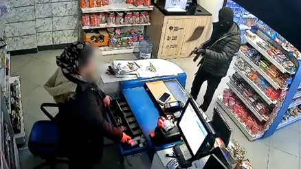 Afyonkarahisarda uzun namlulu oyuncak silahla soygun