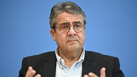 ‘Trump, Avrupa’yı darmadağın etmek istiyor’