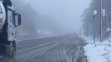 Bolu Dağında kar yağışı etkili oluyor
