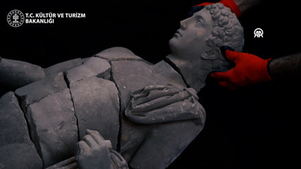 Aspendos kazılarında Hermes heykeli gün yüzüne çıkarıldı
