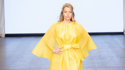 Ünlü yıldız oyuncu Sera Tokdemir ve Bioxcın Micelar Su, Londra Moda Haftası’na damga vurdu