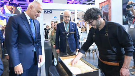 Bakan Ersoy: Türkiye, turizmde rekorlarla yoluna devam ediyor