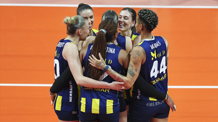 Avrupada Türk derbisinde galibiyet Fenerbahçe Medicananın VakıfBank 3 sette kaybetti