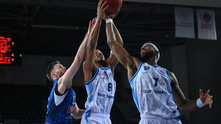 Türk Telekom farklı kazandı, çeyrek finale yükseldi