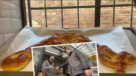 Rum kalfa Ramazan ayında işsiz kalmamak için poğaçayı böyle üretti: 92 yıllık gelenek bugün de devam ediyor