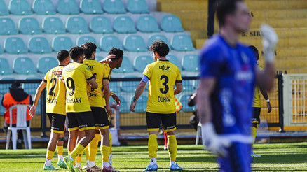 İstanbulspor, Sakaryasporu 3 golle geçti