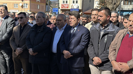 Bakan Tunç, Bartında eski belediye başkanının cenazesine katıldı